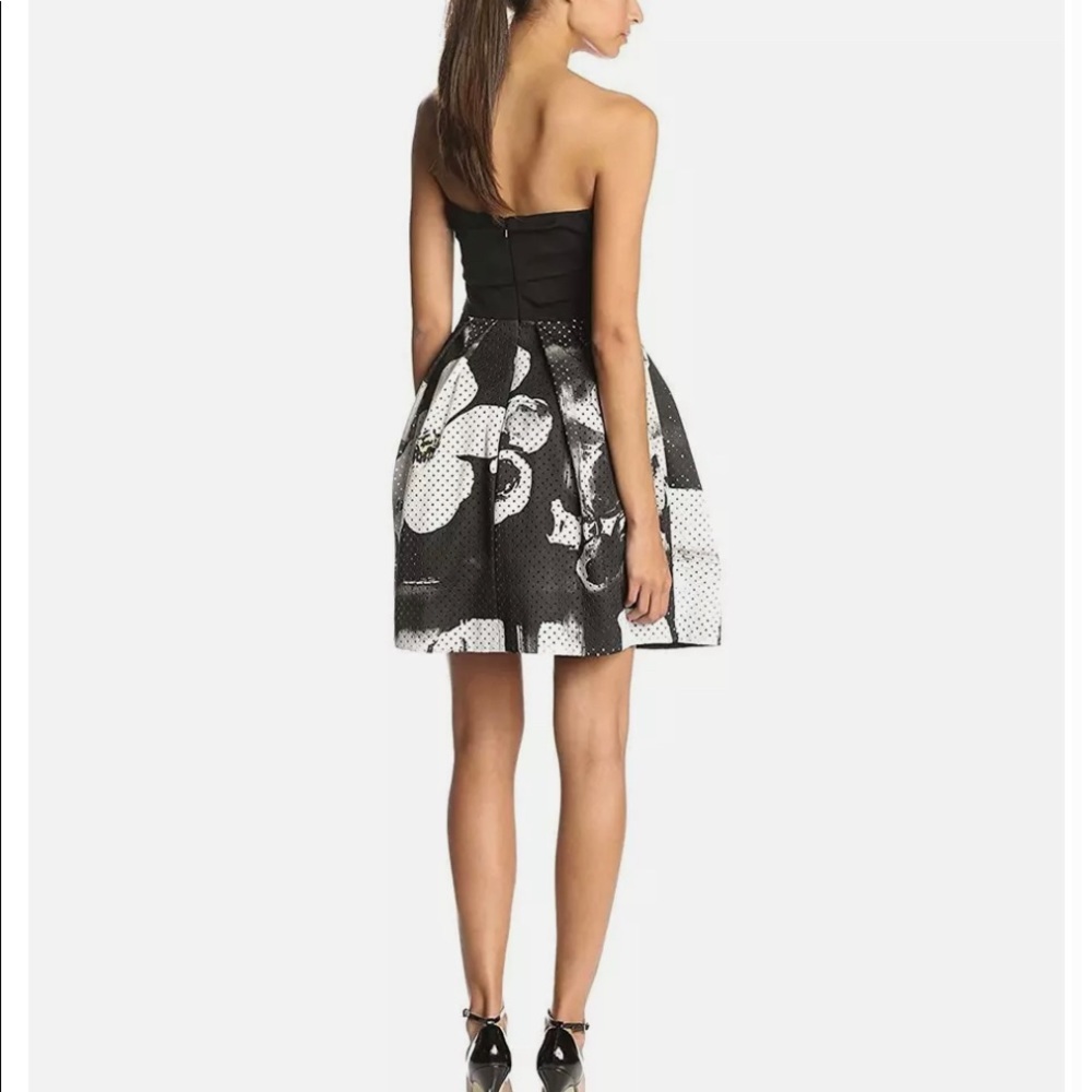 TRINA TURK WOMEN'S JORDAN BRUSHSTROKE FLORAL STRAPLESS DRESS BLACK - Picture 2 of 2